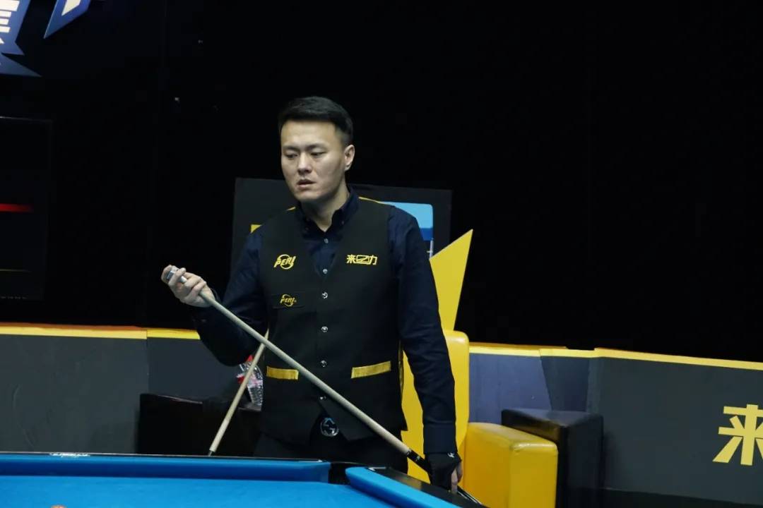 台上占据着 台上占据着