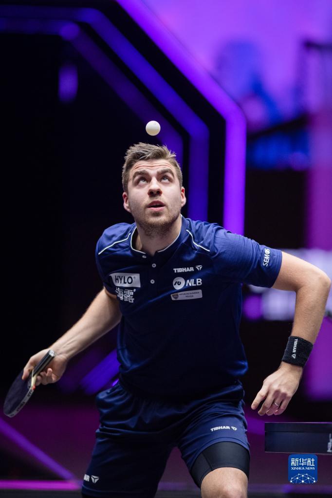 击皇马后防 击皇马后防