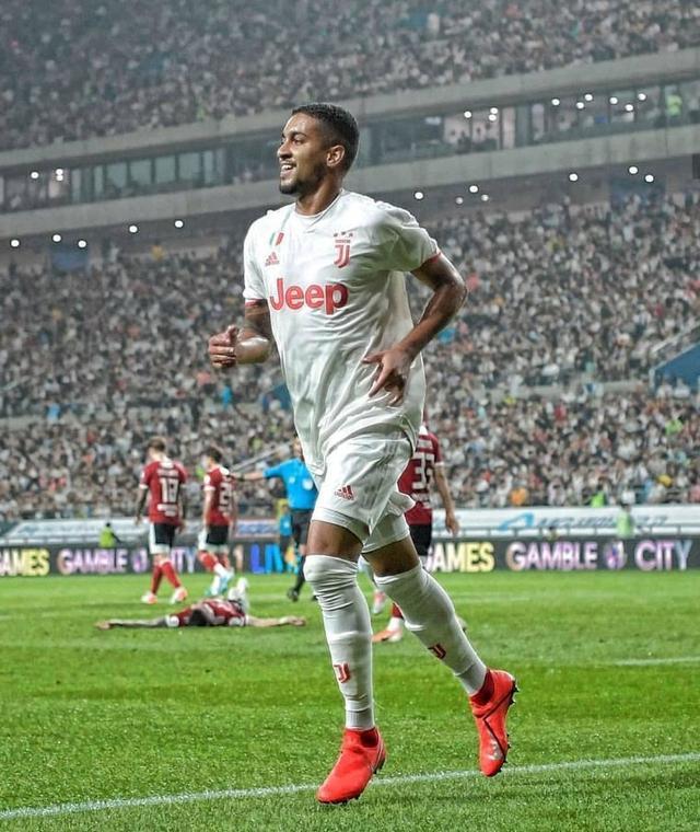 在喧嚣的牌 在喧嚣的牌